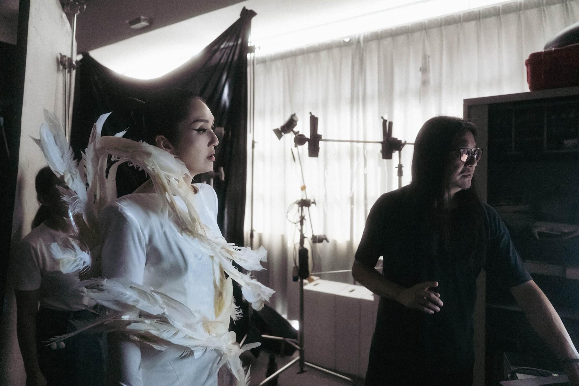 楊千嬅表示今次海報的精髓就是「Live My Life」。