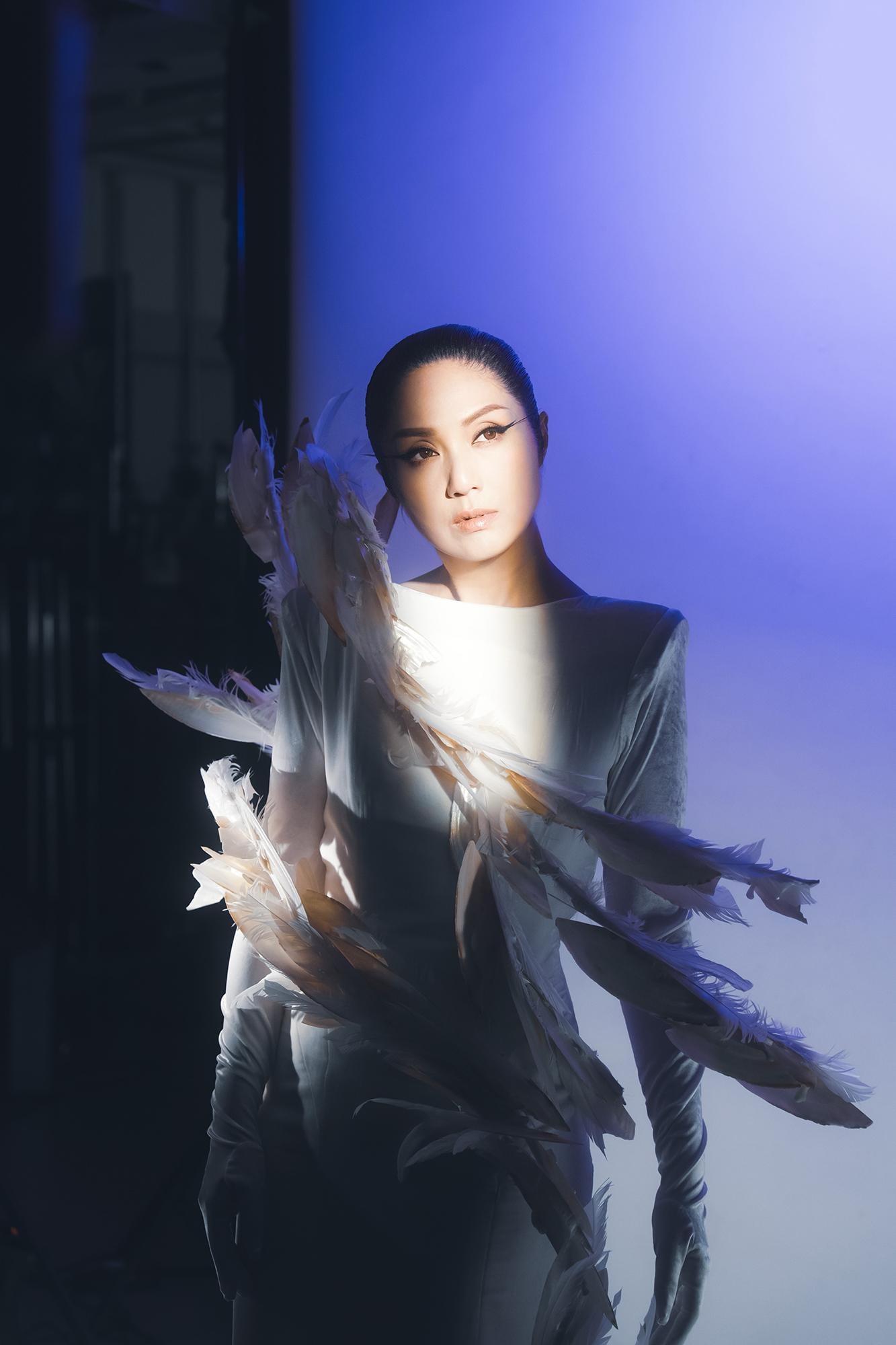 楊千嬅表示今次海報的精髓就是「Live My Life」。