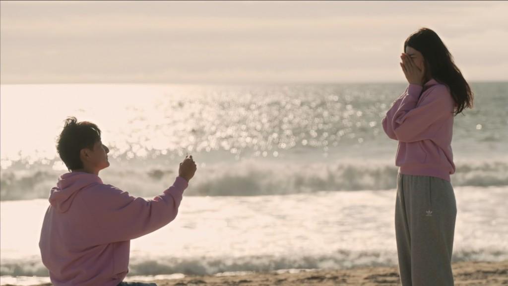 節目中播出方力申與葉萱婚禮的畫面,展開人生新一頁。