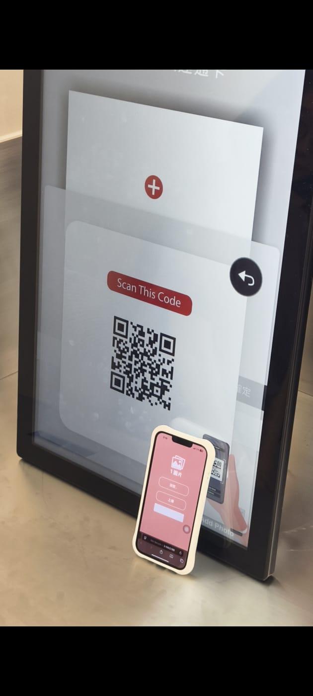 體驗館提供專屬QR code,方便連接專屬網站上載照片。