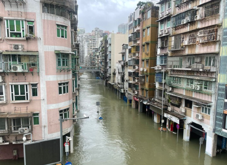颱風樺加沙|澳門內港海水湧上路面,低窪地區暫停供電(澳廣視圖片)