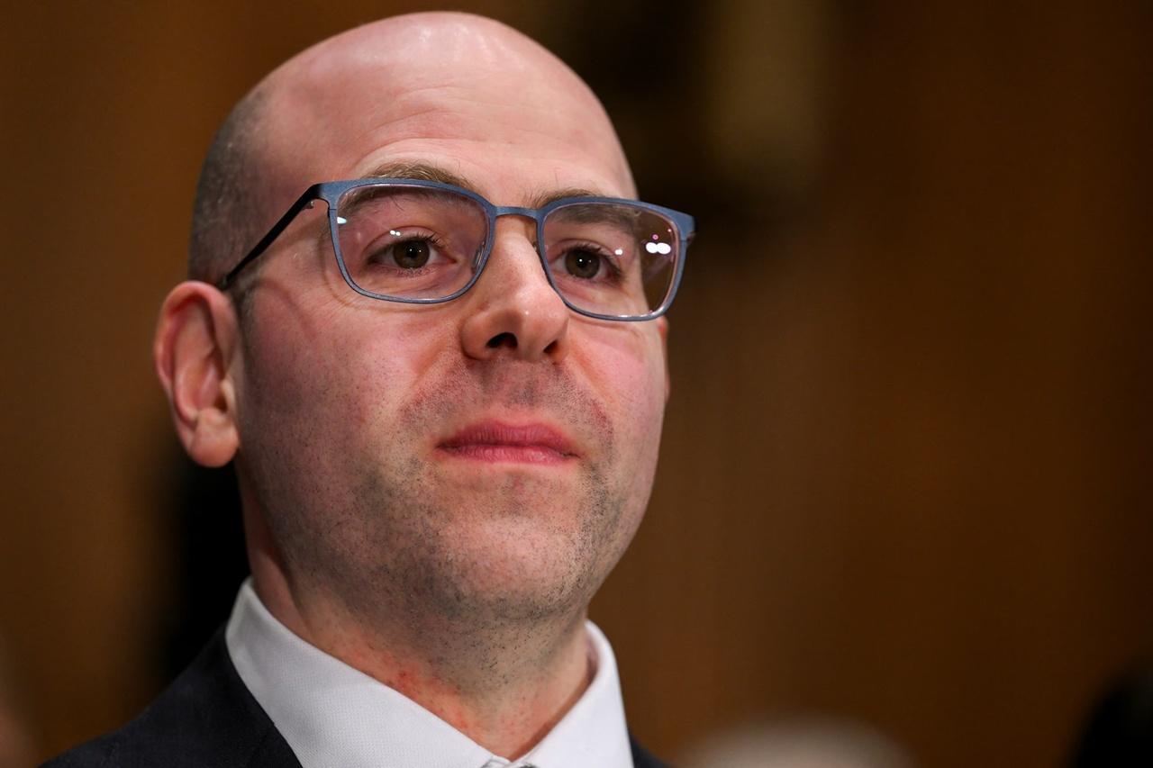 在今次會議上,被特朗普「欽點」的新晉理事米蘭一人投反對票,主張減息50點子。(AP)