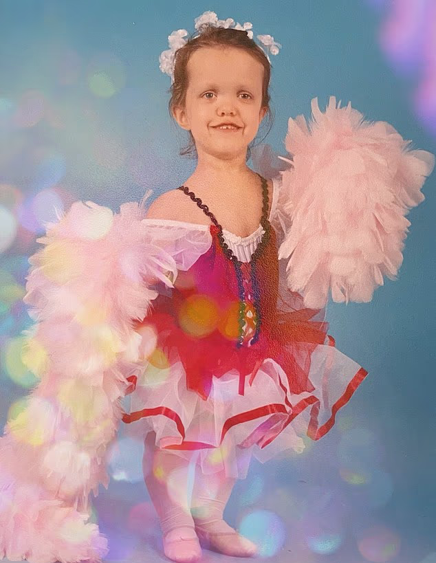 克魯斯患有侏儒症。(互聯網)