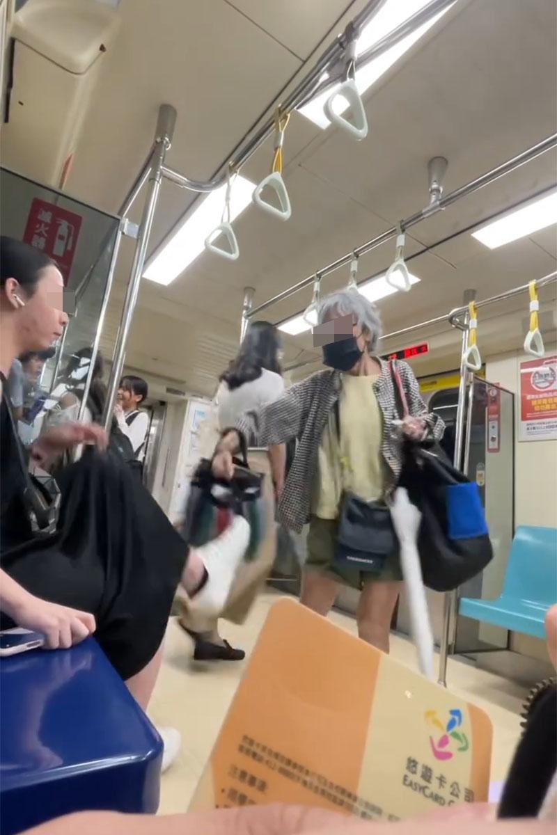 台北捷運有長者逼年輕人讓座後,雙方先後口角和動武。(網上片段截圖)