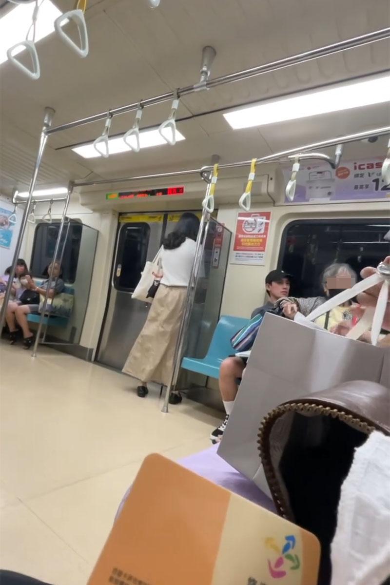 台北捷運有長者逼年輕人讓座後,雙方先後口角和動武。(網上片段截圖)