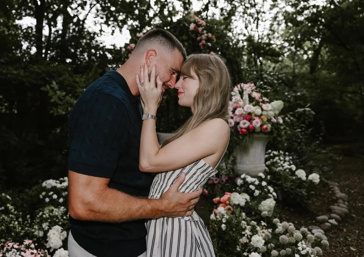 天后結婚,一眾著名設計師爭住為她設計婚紗。