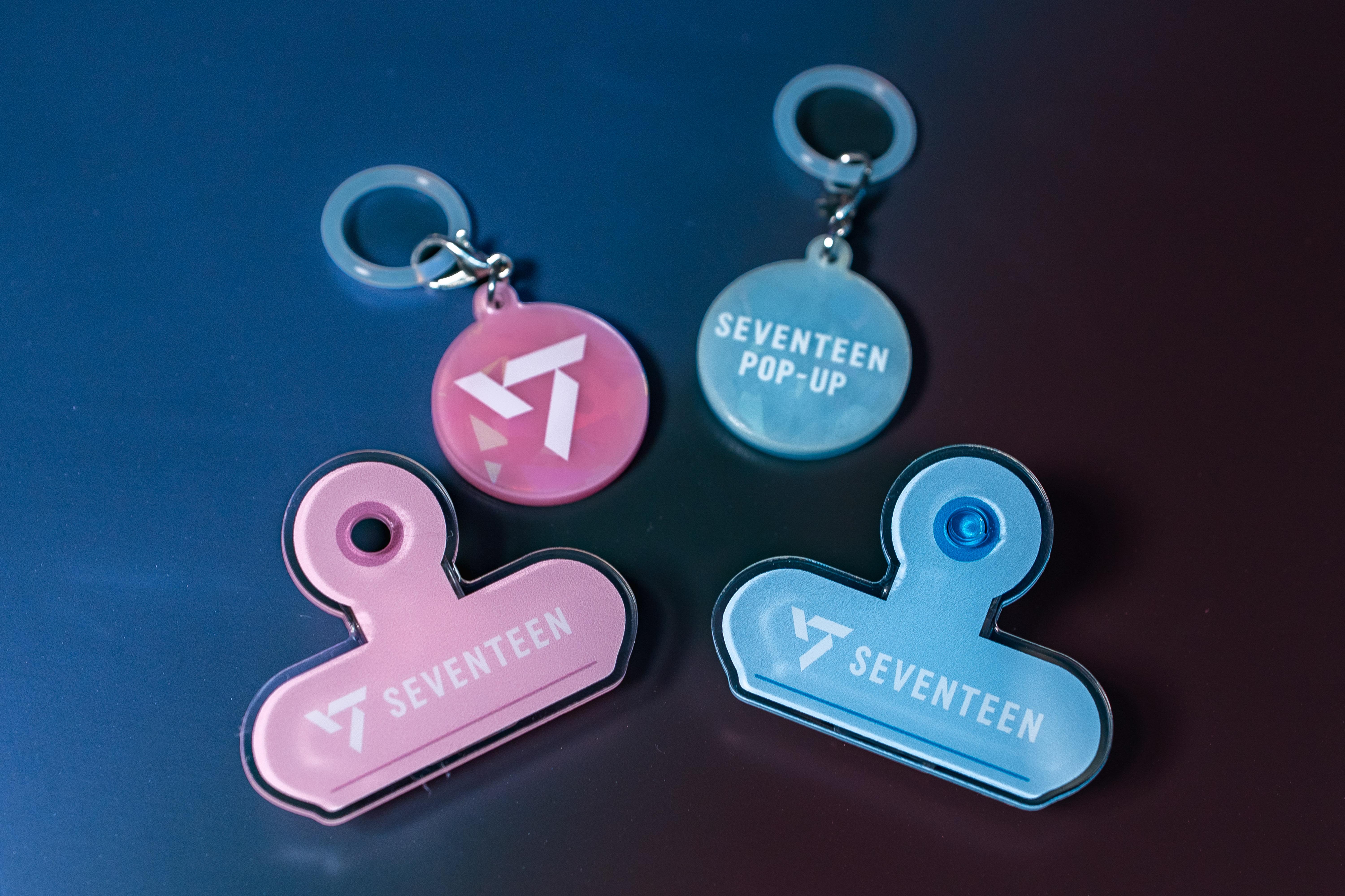 限定SEVENTEEN鎖匙扣及文件夾