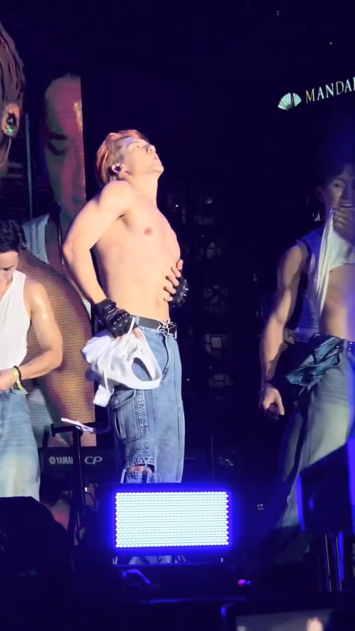 關智斌毫不吝嗇自己身材。