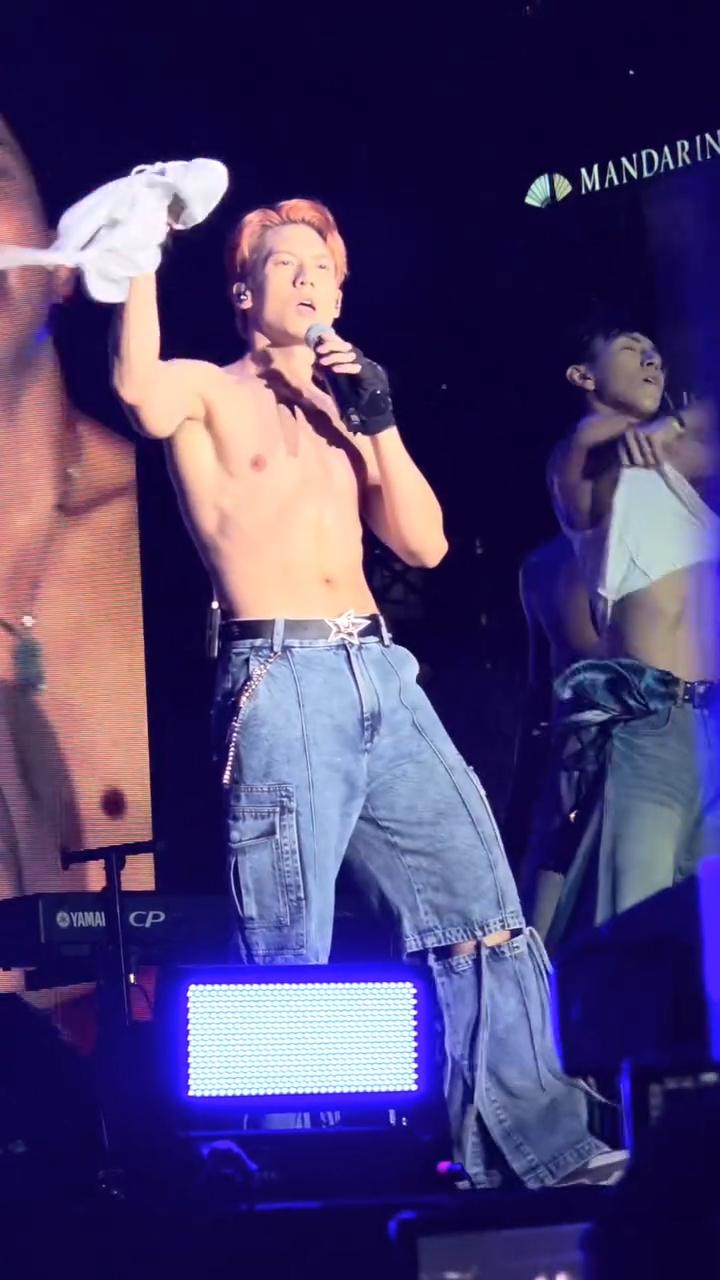 關智斌毫不吝嗇自己身材。