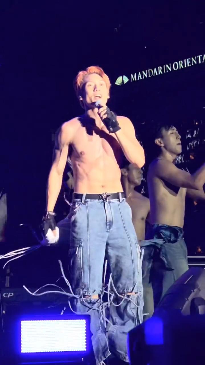 關智斌毫不吝嗇自己身材。