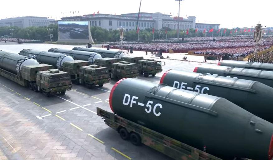 抗戰勝利80周年｜巡航導彈方隊、高超聲速導彈方隊通過天安門廣場。(央視截圖)