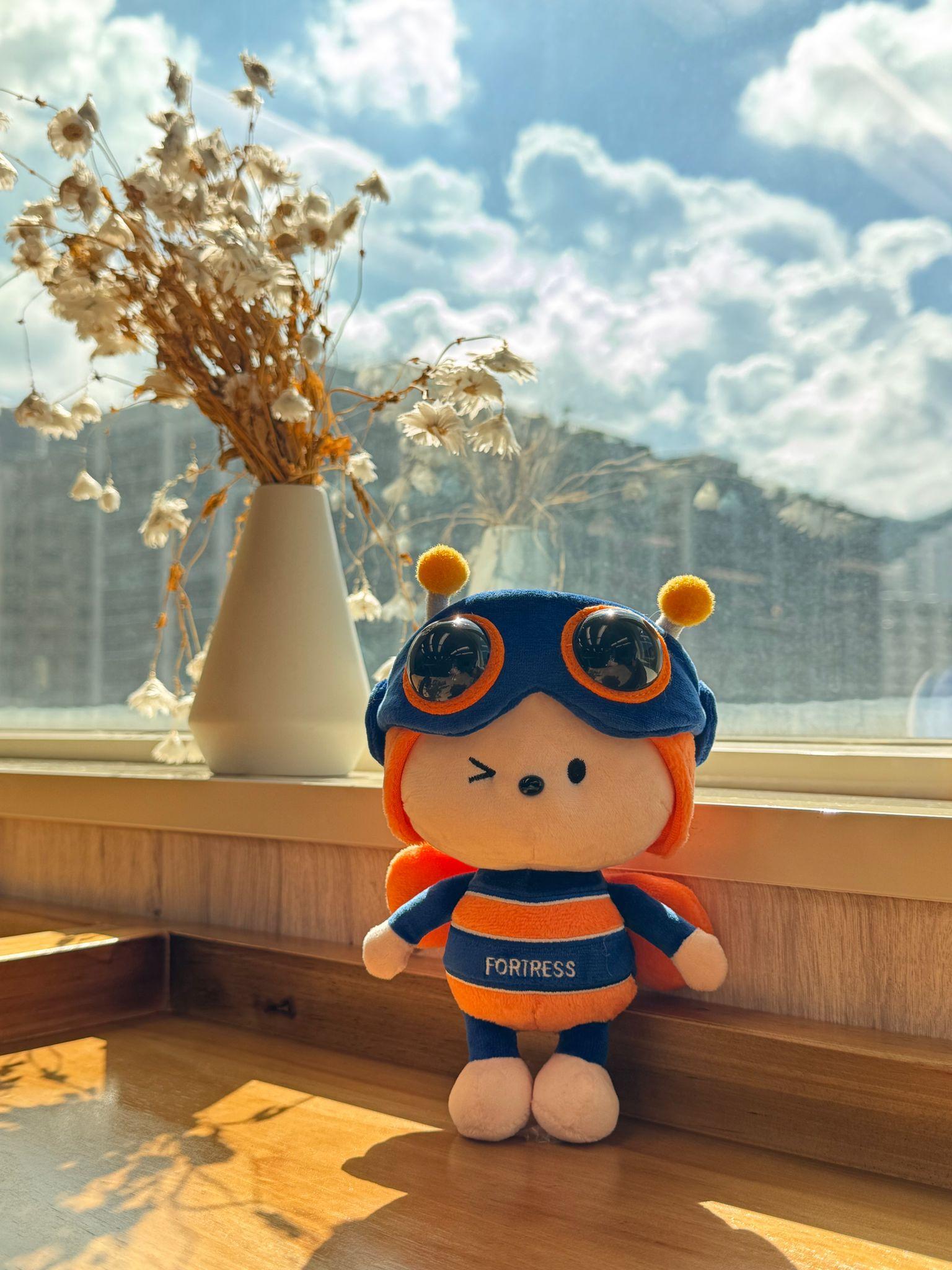 「小蜜蜂」被起底,發現是香港電器店的「聰豐B」。