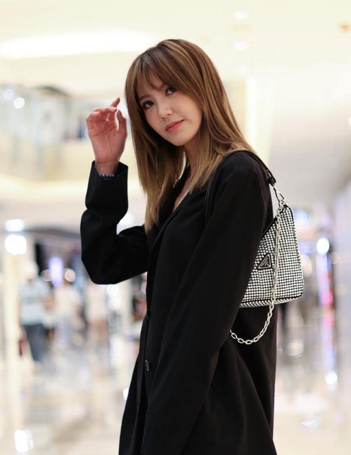 Jinny熱愛於社交網分享各款名牌包。