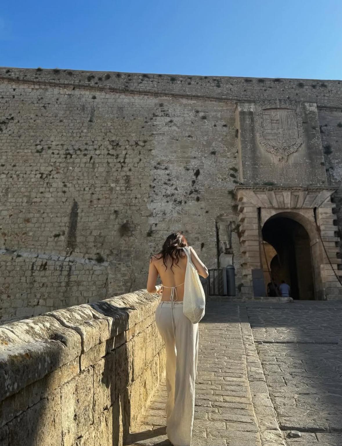 陳靜大曬西班牙旅行靚相。