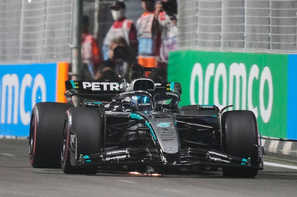 F1|平治的羅素在新加坡站排位賽跑出神圈獲第1。(美聯社)