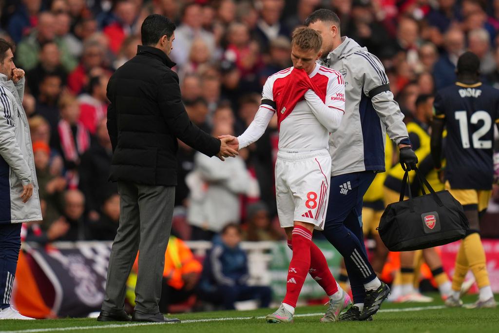 英超|阿仙奴中場奧迪加特成為英超史上名位連續三場正選兼於上半場被換出的球員。(美聯社)