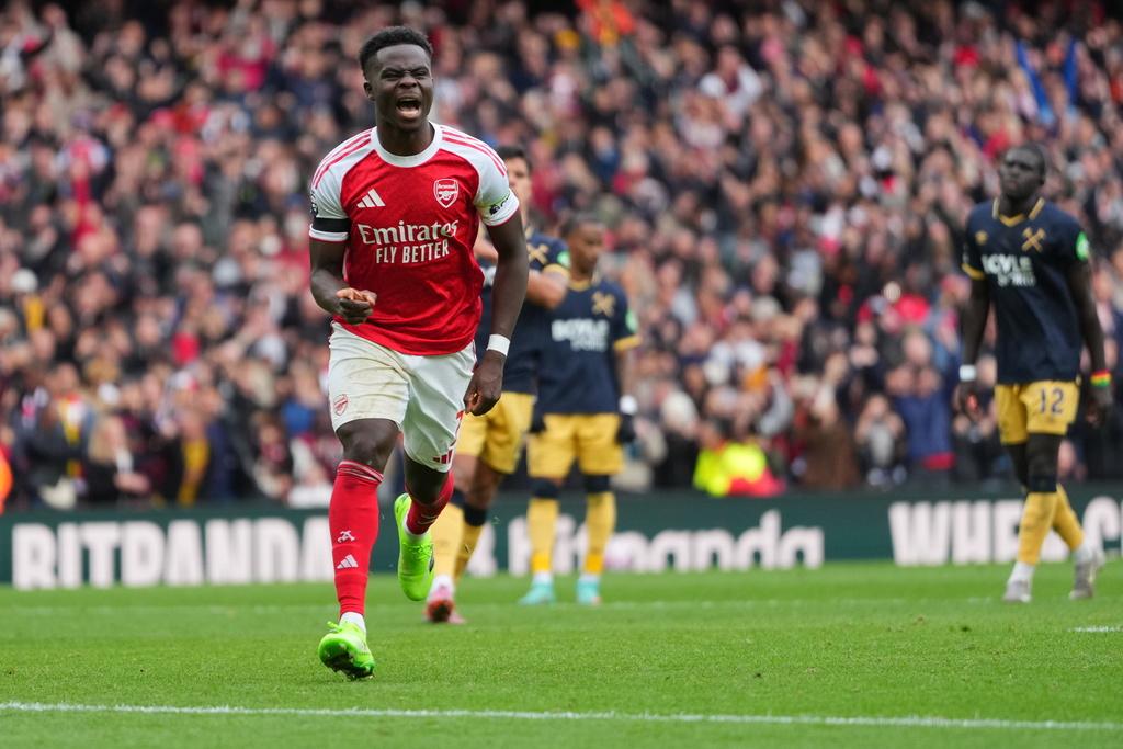 英超|阿仙奴擊敗韋斯咸上榜首。(美聯社)