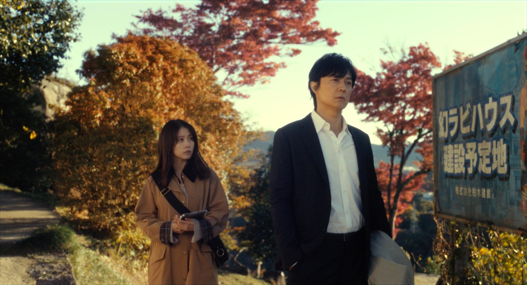 福山雅治與有村架純首度合作,在電影《迷宮裡的魔術師》叔侄拍住上查案。