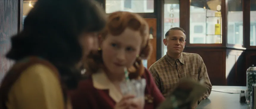 查理亨南主演Netflix新劇《怪物：艾德蓋恩的故事》，坦言演Ed Gein是個很大挑戰。