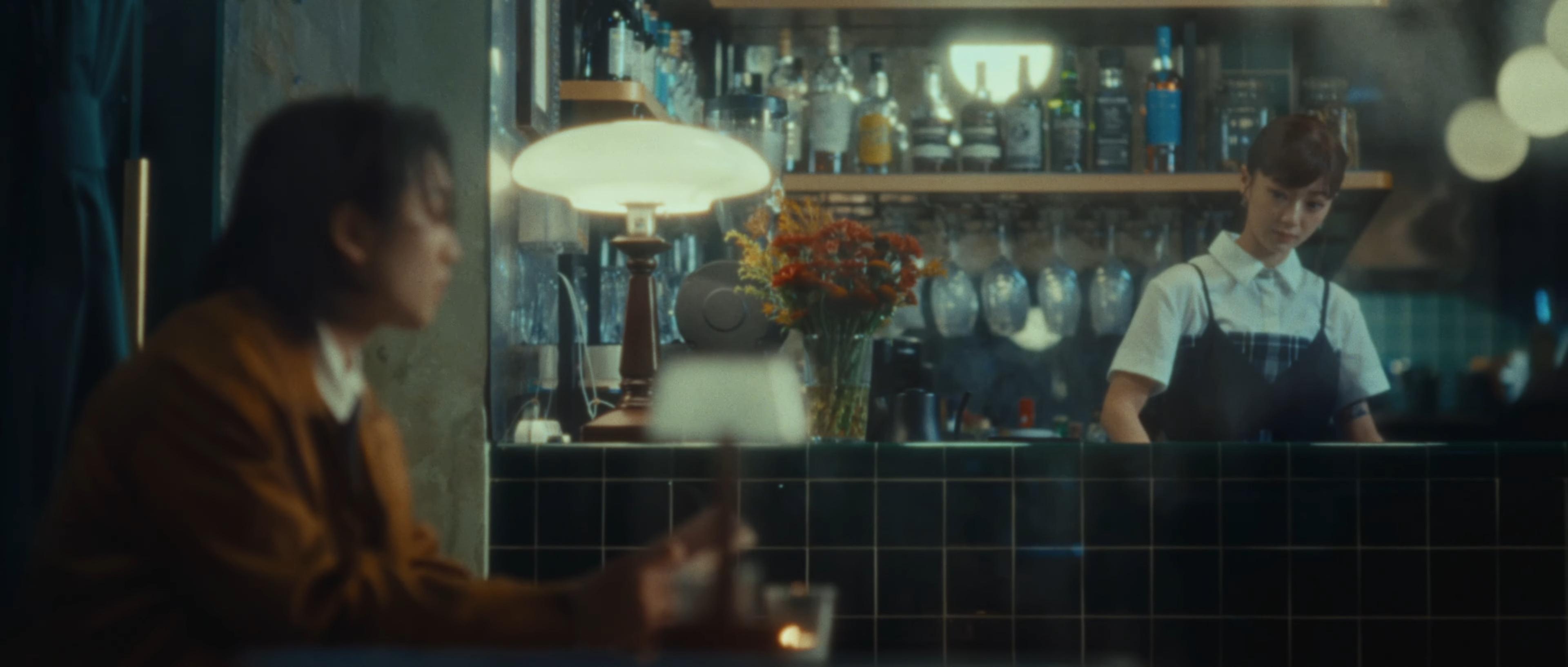 柳應廷Jer《不要說出來》MV飾演的男主角,回到與女友分手的餐廳,墮進回憶的深淵。