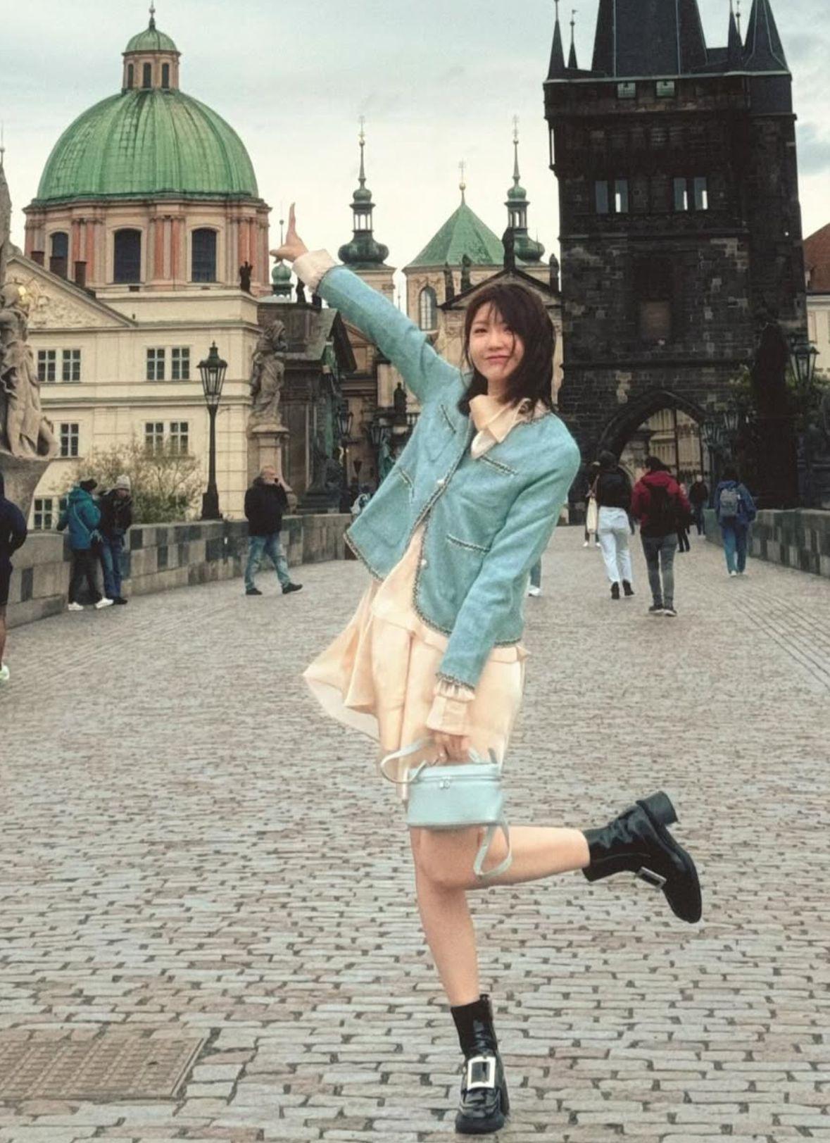 Jinny熱愛於社交網分享各款名牌包。