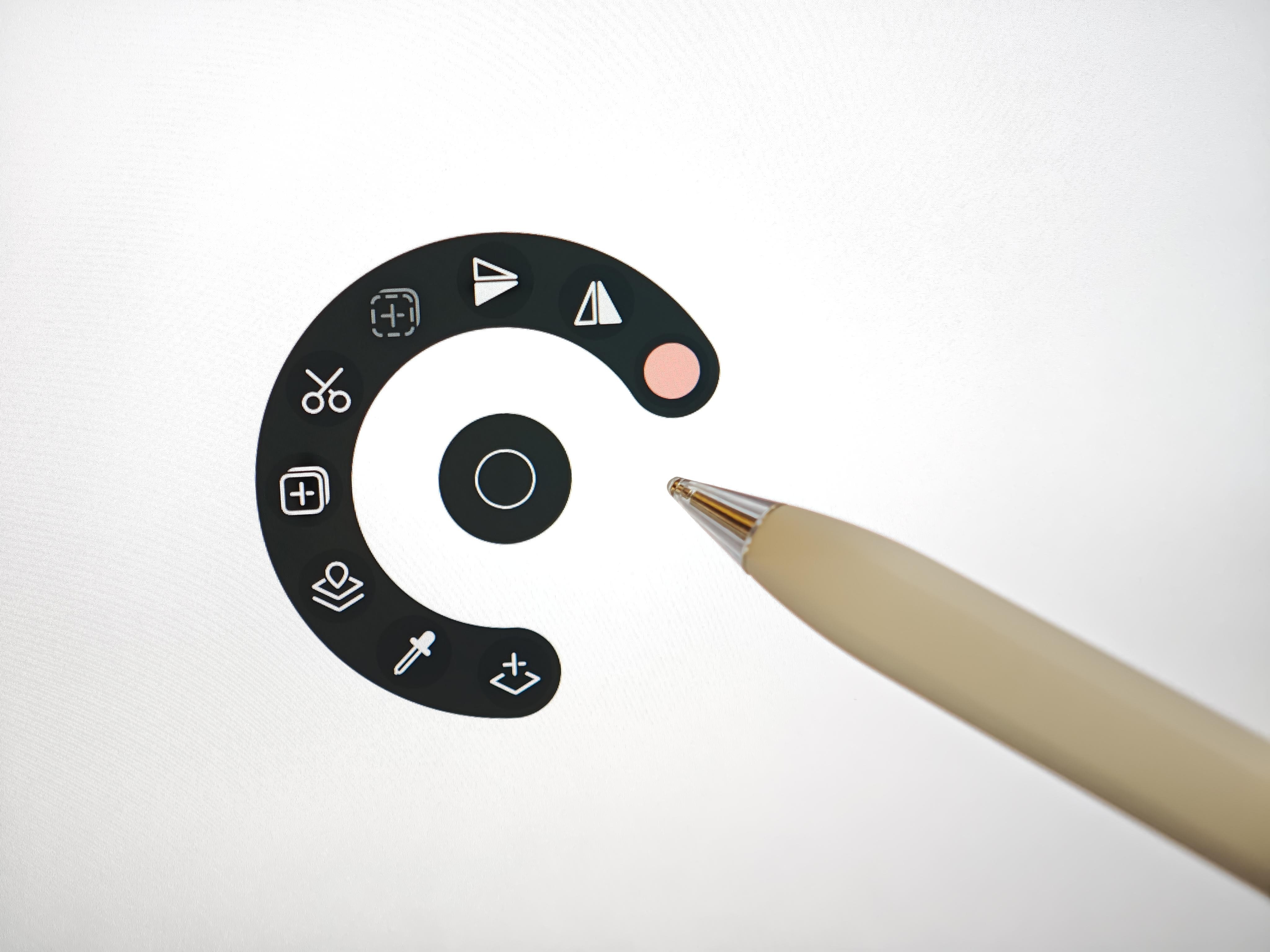 HUAWEI M-Pencil Pro可輕捏筆身喚出功能。