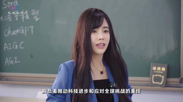 何靜外型亮麗。(網上圖片)