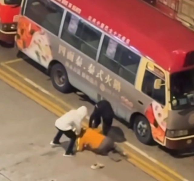 長沙灣男子遇兩賊搶劫(FB車cam L香港群組影片截圖)