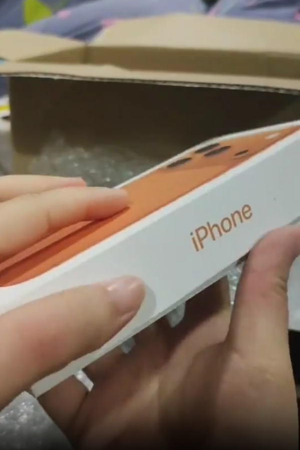 網紅買iPhone 17 Pro打開只得充電線 幸全程錄影開箱
