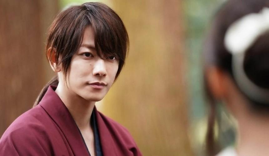 佐藤健代表作有真人版電影《浪客劍心》系列。