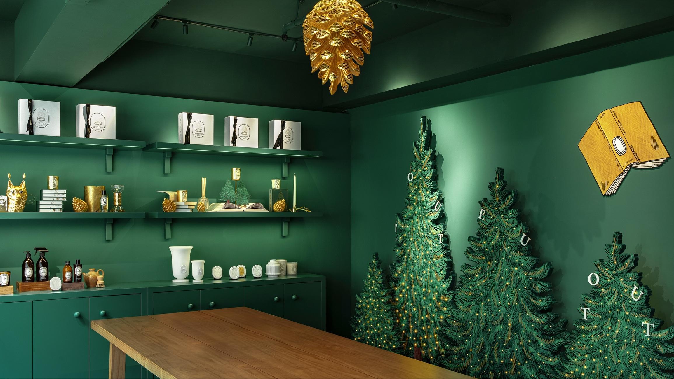 工作坊空間放置一張專為創意工作坊而設的大型木長桌，讓訪客投入節日手作體驗