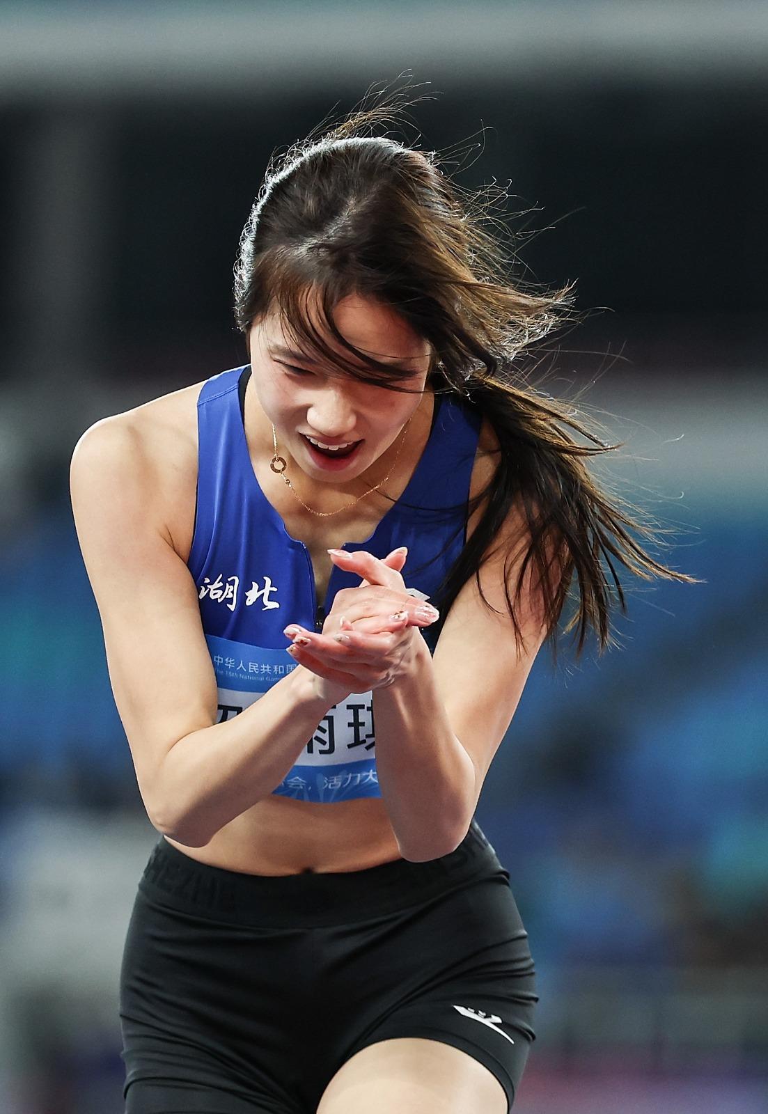 跳高女神邵雨琪以1.9米的成績取得全運會金牌。(新華社)