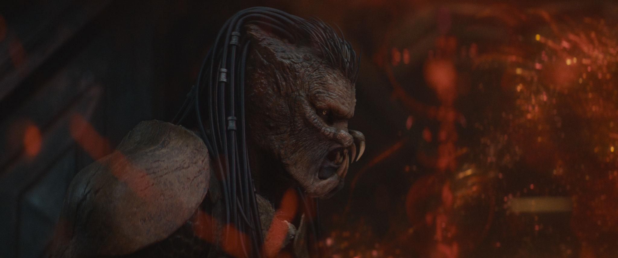 迪米特里烏斯科羅馬坦吉在片中經電腦特技化身成鐵血戰士Dek。