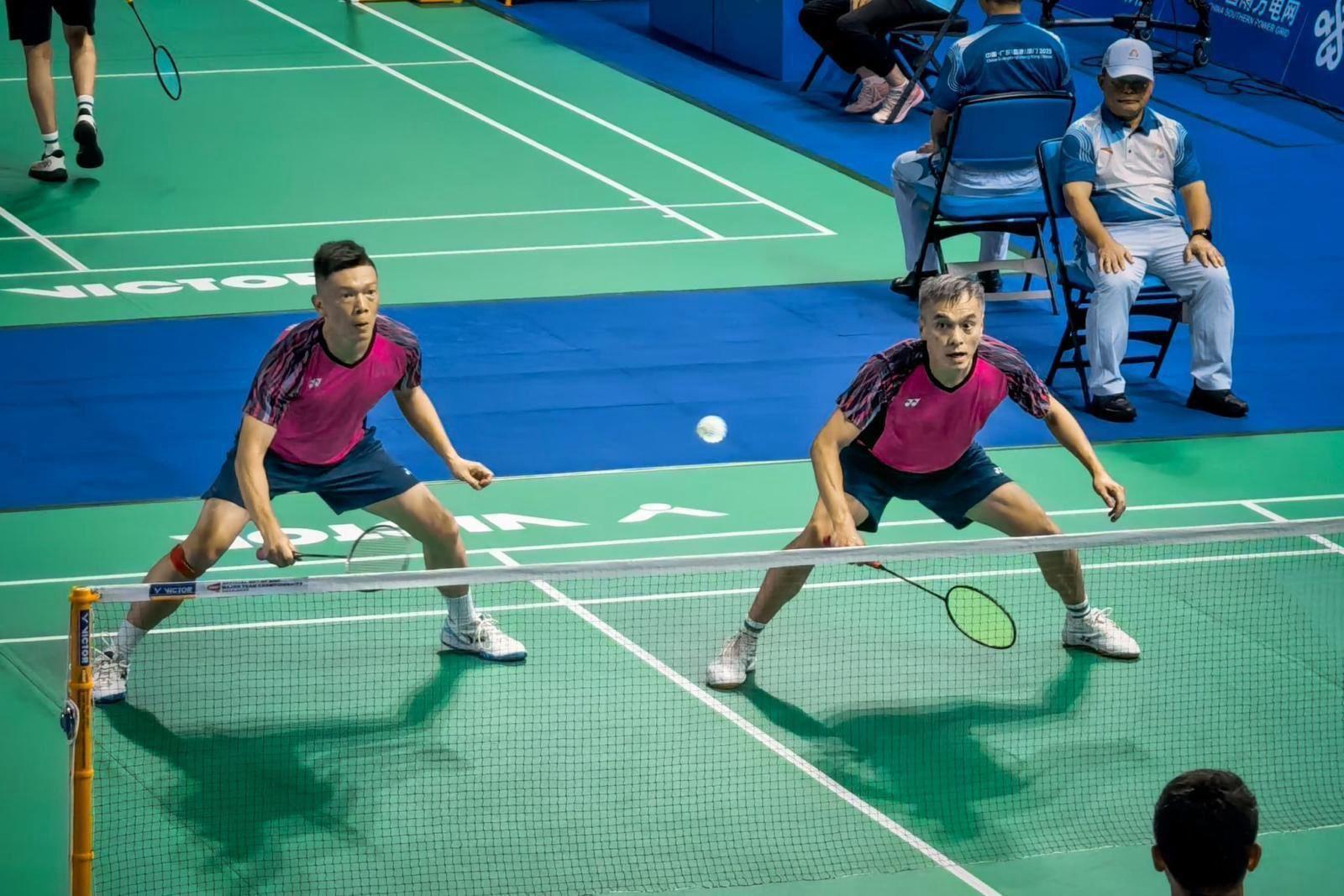 總警司馬偉卿(左)首次代表香港出戰羽毛球群眾項目三場制雙打混合團體賽。