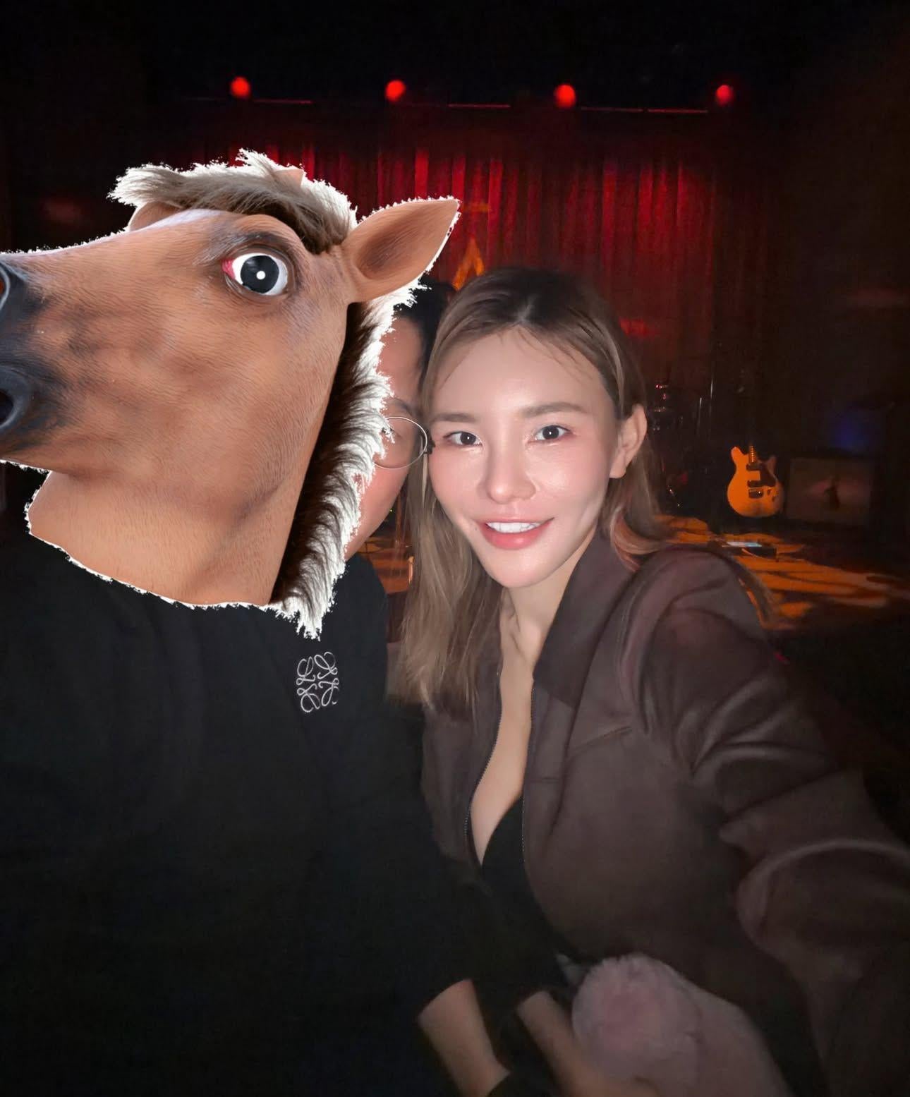 五索與馬清鏗慶祝婚外情10周年。