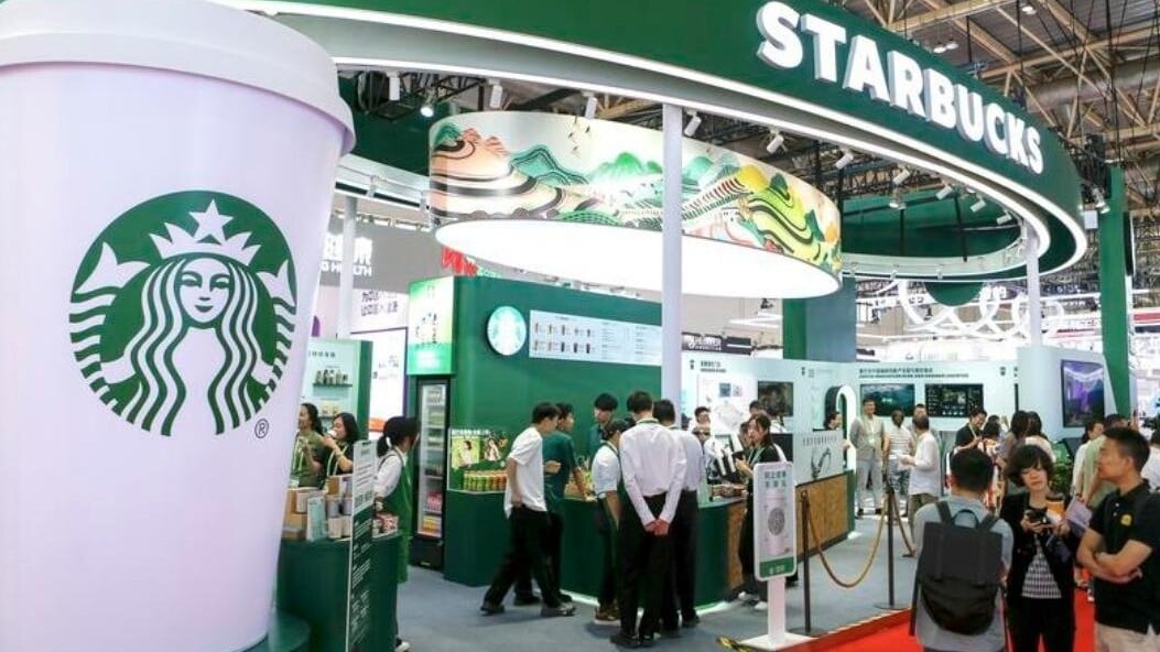 連鎖咖啡店星巴克行政總裁Brian Niccol去年總薪酬大減，減68%至3,100萬美元。(新華社/資料圖片)