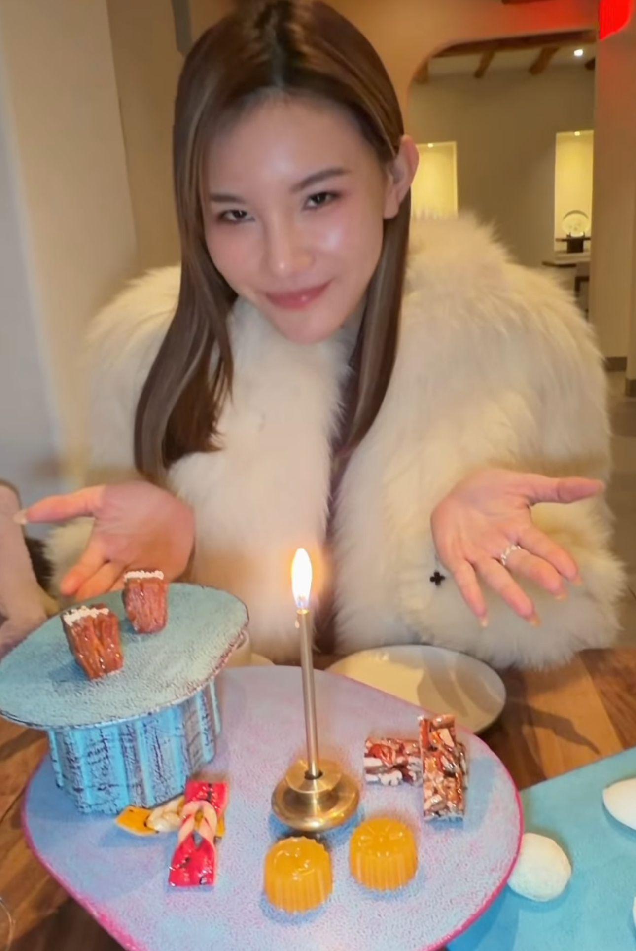 五索與馬清鏗慶祝婚外情10周年。