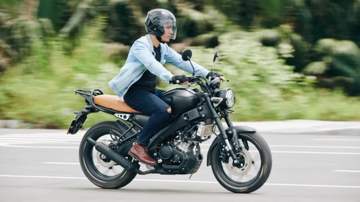 避免長時間固定同一姿勢，每30分鐘做30秒的腰椎伸展運動，平時也可從事腰部核心肌群強化運動，如瑜伽中之棒式運動，也是一種簡單又有效的日常保健方式。