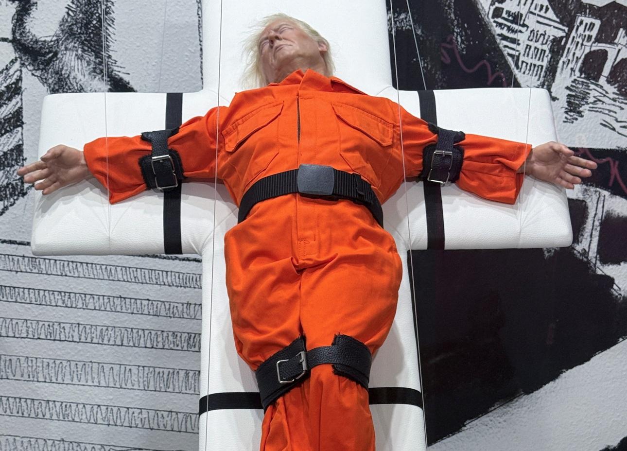 雕塑正於瑞士巴塞爾展出。(路透社)