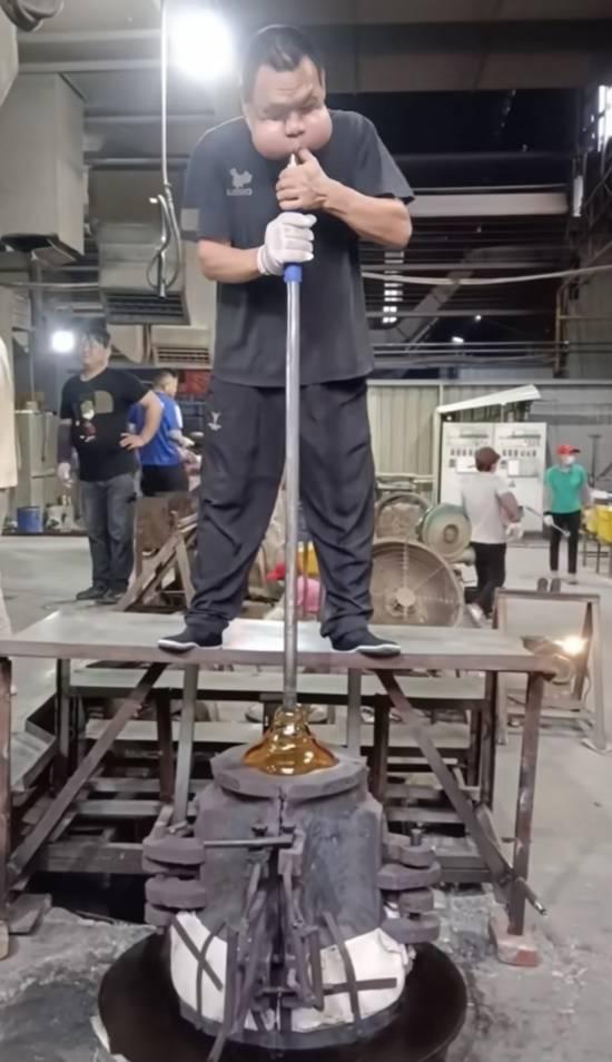 醫學人士指出,長期重複性用力吹氣,確實可能導致臉部肌肉肥大或結構改變。