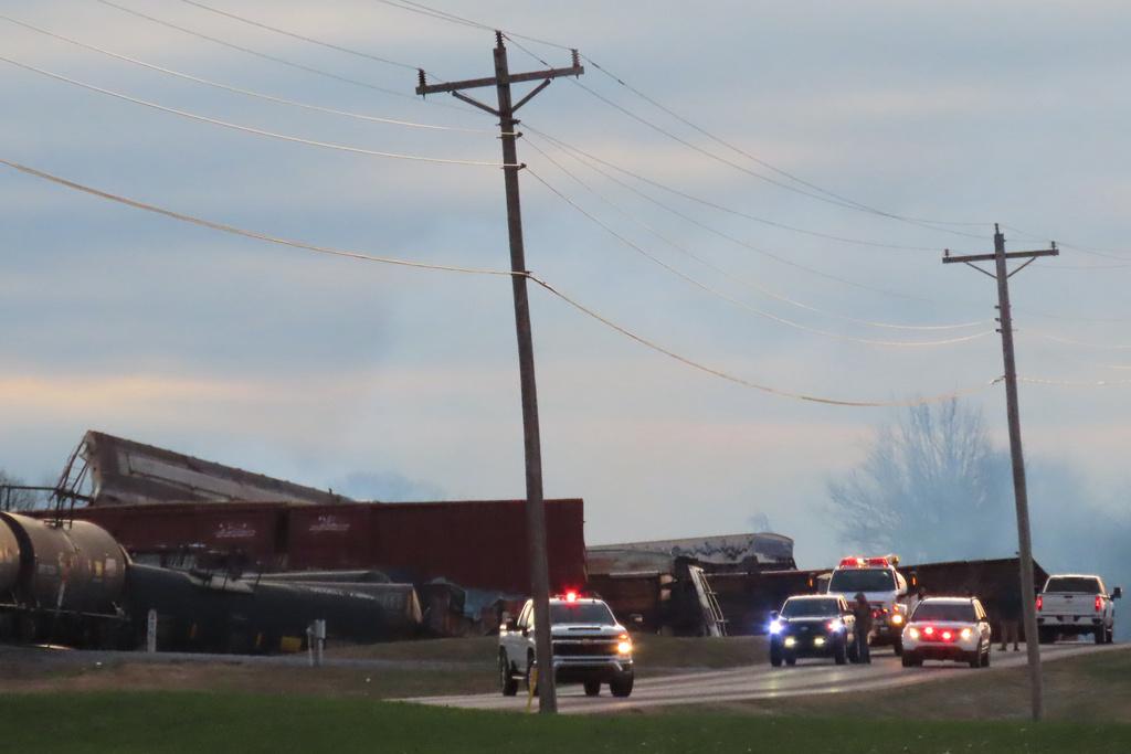 美國肯塔基州一列載貨列車出軌,當局一度下達避難令。(美聯社)