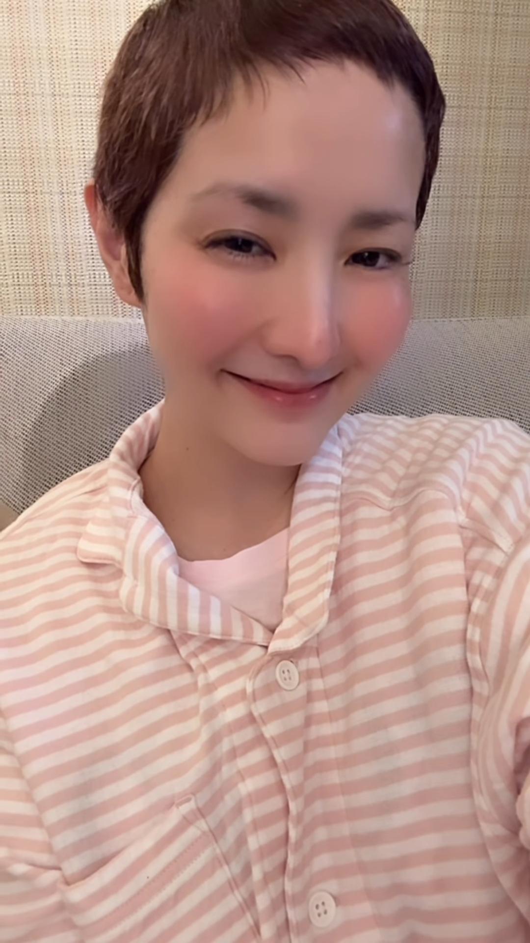 希良梨公開自拍影片,展現出燦爛笑容。