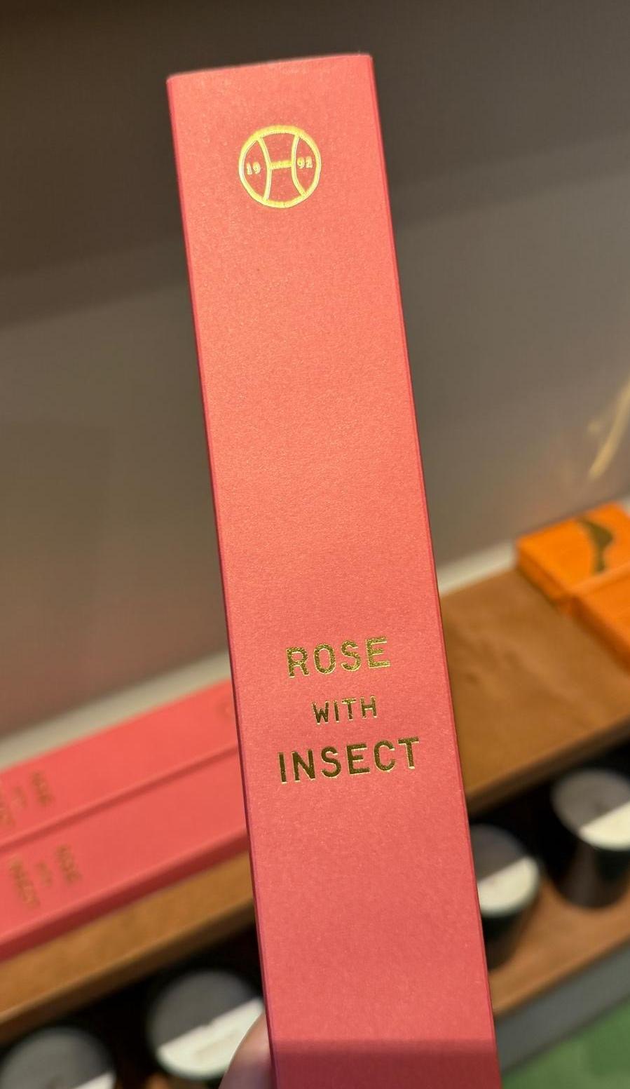 「昆蟲.玫瑰」另有線香。