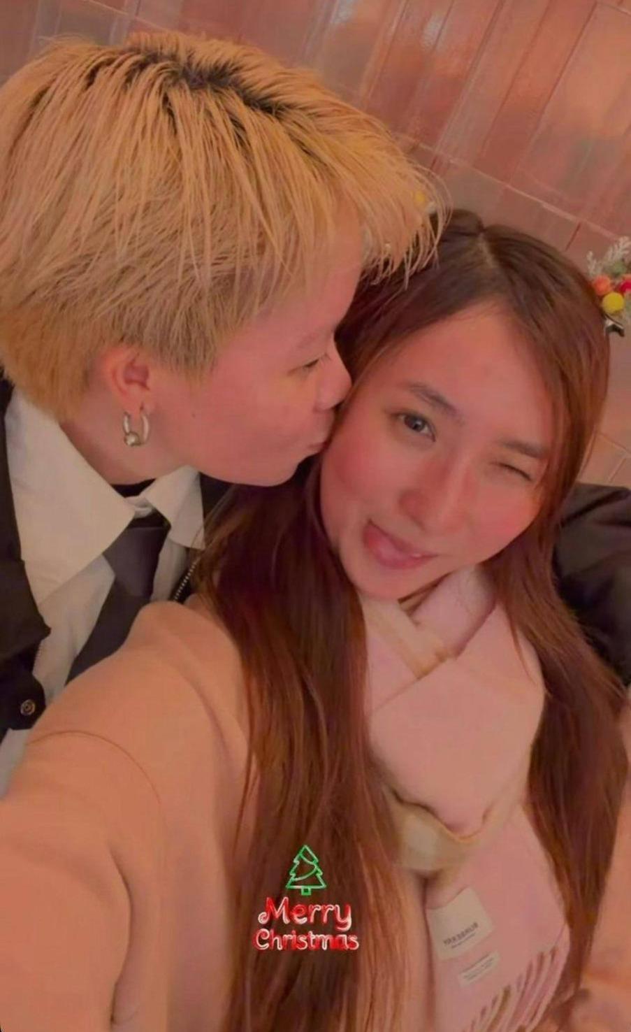 昨日(29日)Yumi再有錫面親密照流出,對方是行內知名造型師Jansco Wan(溫總),曾為Yumi及姚焯菲、詹天文設計造型。