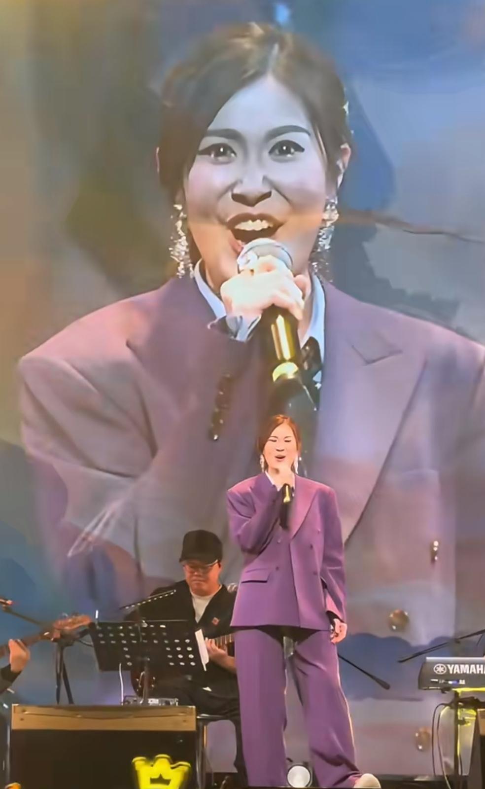 劉佩玥唱歌時,被部份網民笑言表情猙獰。