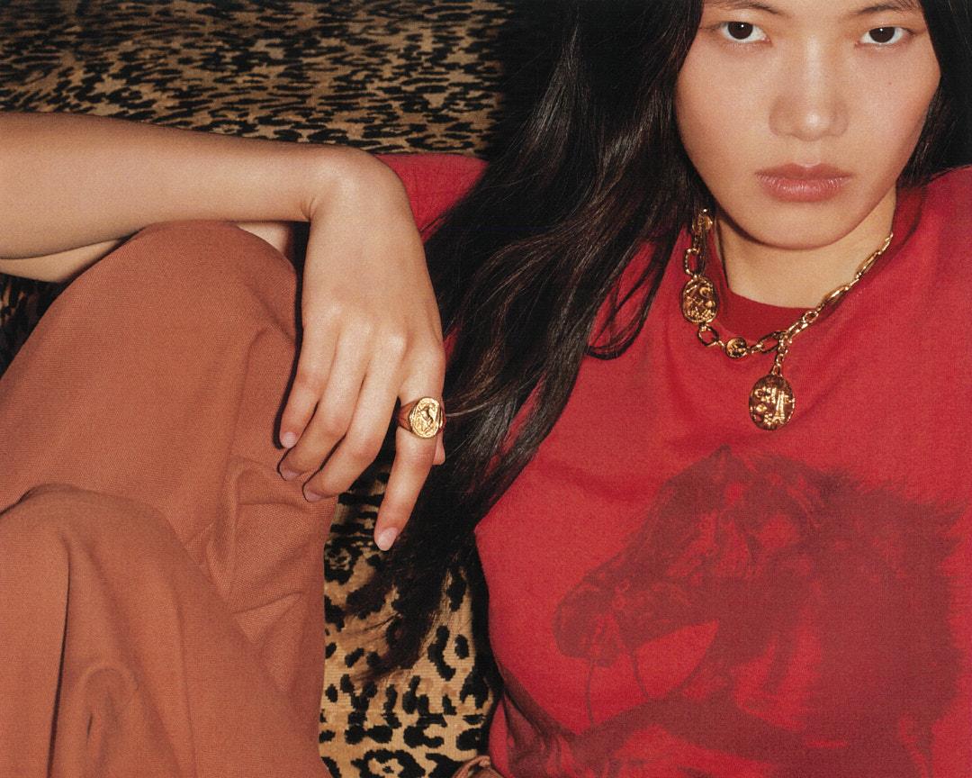 紅色馬年圖案tee $4,700 金色馬年頸鏈 價格待定