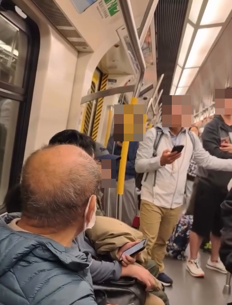 有男乘客不滿其所為,直斥「阿伯呢度咩地方,呢度係香港嚟㗎!」。(Threads)