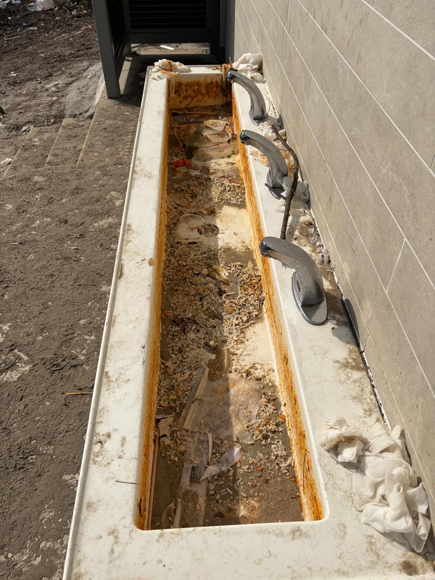 咸田公廁的衞生情況更不堪入目。(Threads)