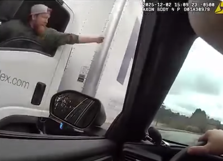 裸體偷車賊身上僅圍枱布 遭警追捕一絲不掛落網(有片)