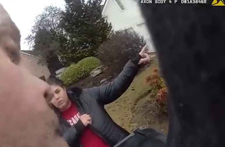 裸體偷車賊身上僅圍枱布 遭警追捕一絲不掛落網(有片)